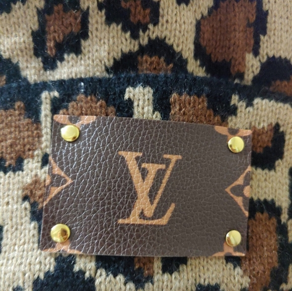 LOOK! Beanie - Picture 2 of 2